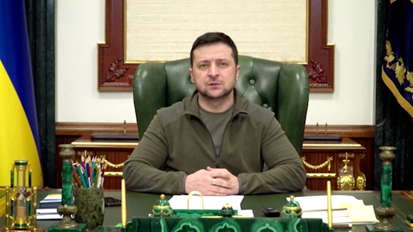 Ukrainian President Zelensky receives a warm welcome and calls for more support in a video address to the British Parliament